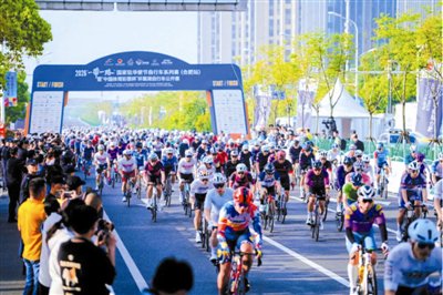 公益体彩助力“一带一路” 骑行连心共筑中外友谊