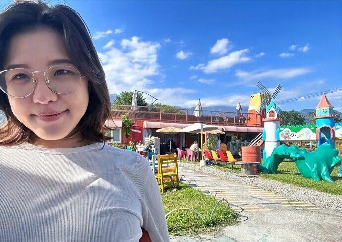 谢依霖透露时代姐妹花仍保持联络 称赞杨幂面冷心善