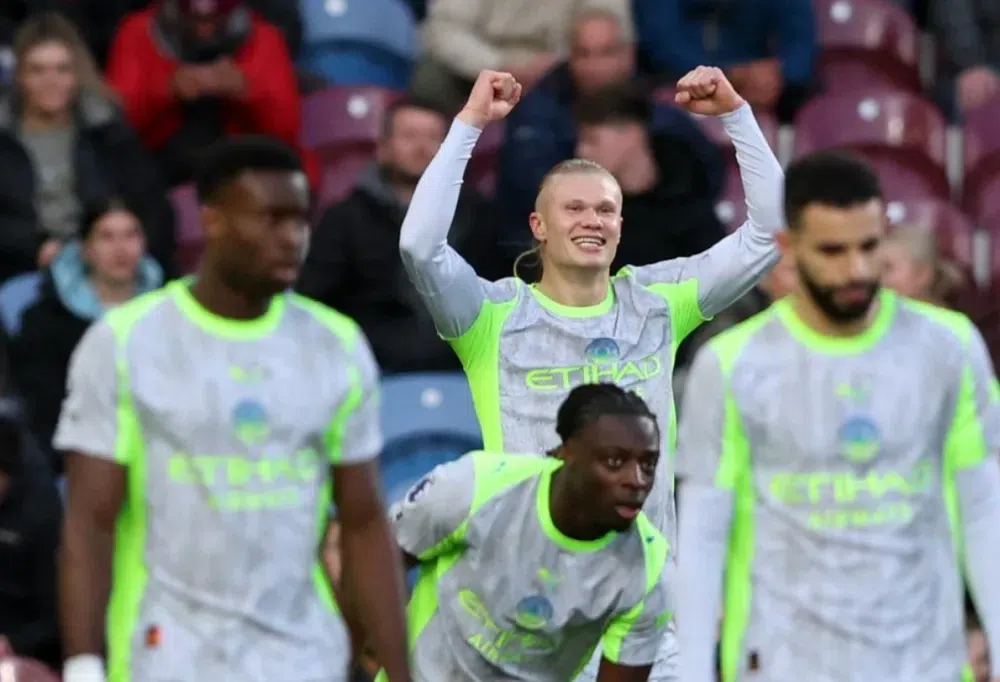 足坛一夜动态：曼城登顶英超，拉齐奥点球大战晋级，巴萨险胜塞尔塔，拜仁淘汰勒沃库森