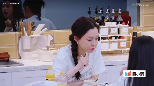 范玮琪用第一桶金为母亲购置电梯房
