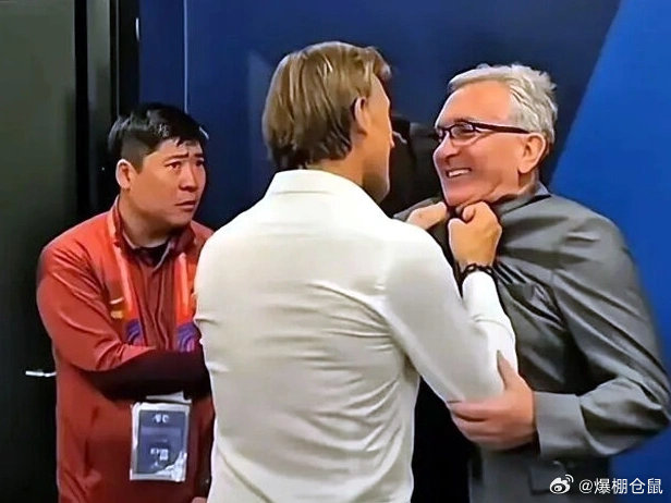 世界杯前夕沙特突然换帅！曼联旧将奥纳纳上演点球三连扑封神