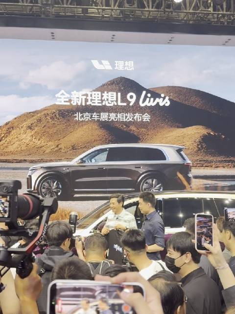 理想L6车主雷军去理想展台看了