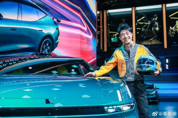 撒贝宁车展“破防”，领克参数让北大才子也挠头！