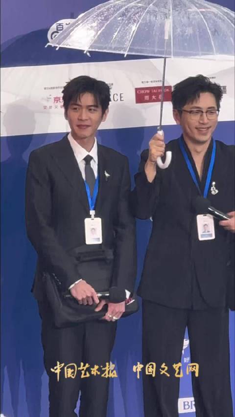 张若昀新片饰演职场打工人刘奔，热血应对职场挑战
