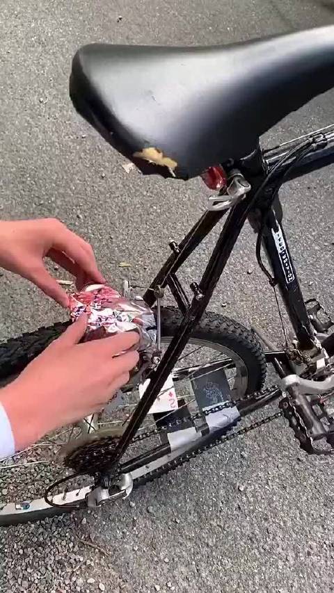 谁都想拥有这样的超跑，但是没有超跑又想飙车怎么办？嗯，这事儿不难…… .