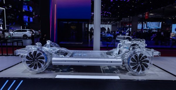 AITO问界新M7交付\"垂直上量\" 华为赛力斯模式缘何成功
