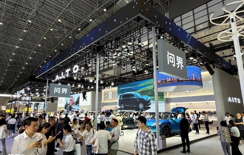 2026海南国际车展启幕赛力斯携问界全系及核心技术成果惊艳亮相