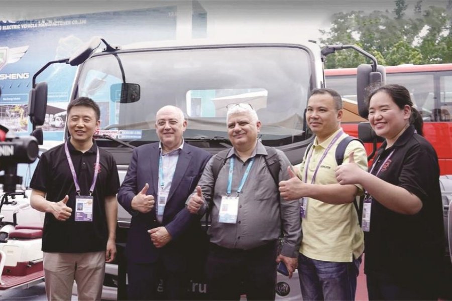 东风柳汽商乘海外车型闪耀广交会-企业新闻-东风汽车集团有限公司