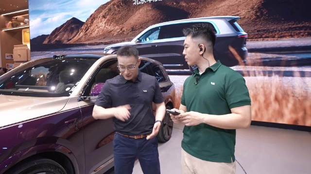 北京车展老汤哥与理想L9俯卧撑对决，800V悬架胜出