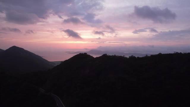 舟山普陀东港春夏调色盘上线，紫色晚霞粉色摩天轮橙色麦田构成极致风景