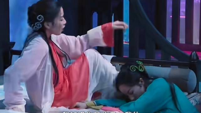 佘诗曼韩雪演绎青蛇妖娆对味，粤语表现惊艳