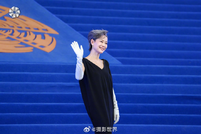 叶童北影节一句“叫我阿姨也可以”，优雅破界引爆全网！