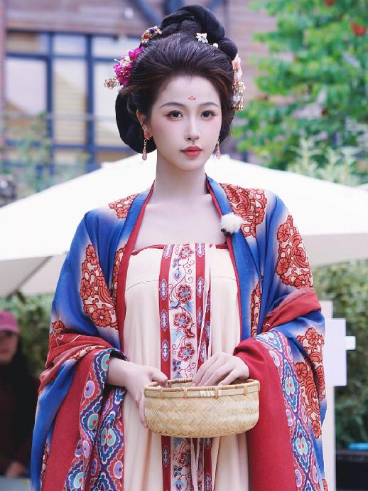 《云初令》被类比为“古代版《黑暗荣耀》”，两者在剧情上有何相似之处？