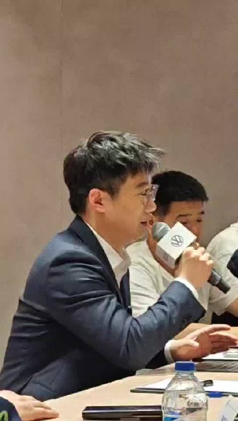 上汽大众大众品牌执行总监李俊，他谈了发布会结束半小时后，锁单的数量