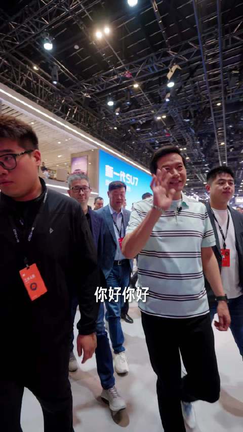 雷军回应北京车展送T恤