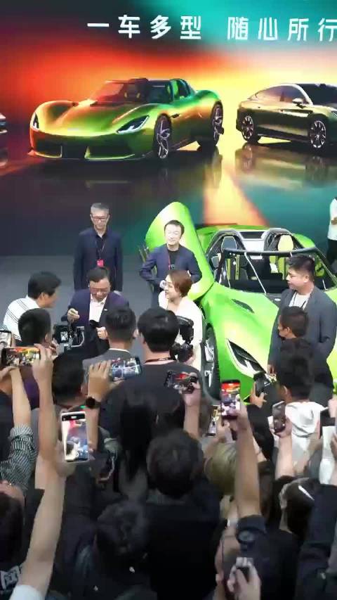 方程豹北京车展发布S系列轿车和FORMULA X跑车概念车，雷军王传福互动引关注