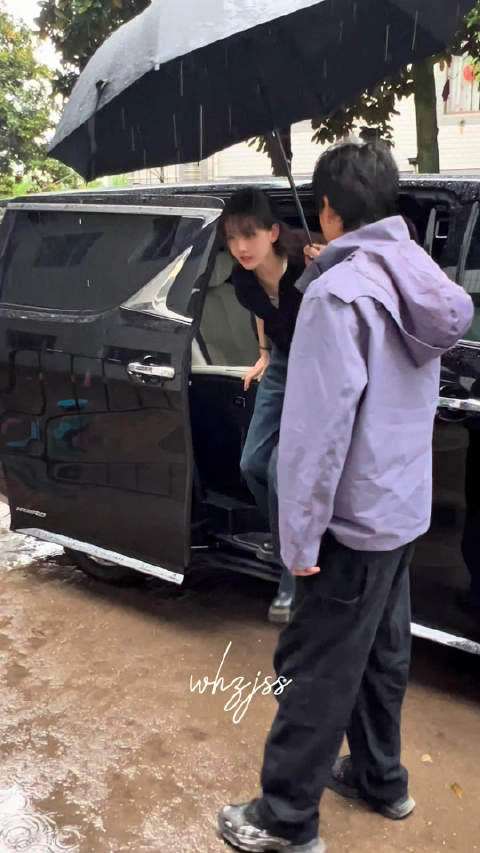 宋祖儿雨天叮嘱粉丝注意安全，温柔道别