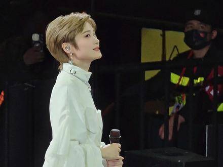 她气场全开，宛如天生的公主！李宇春2026皇后与梦想巡回演唱会