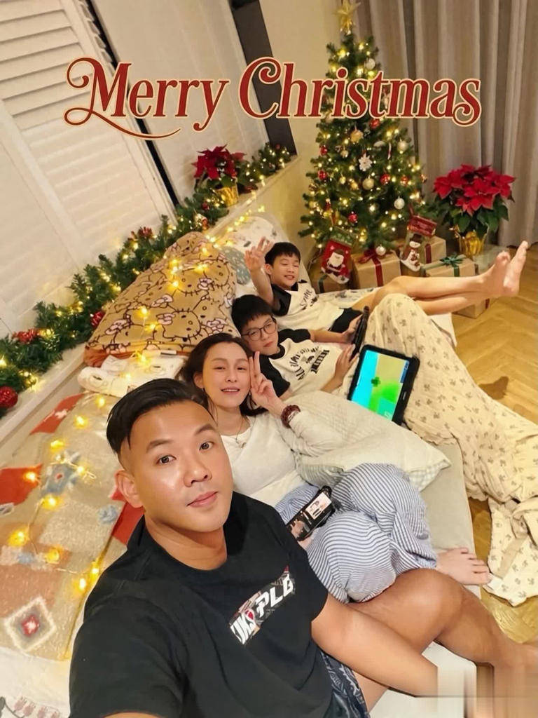 范玮琪圣诞晒全家福!儿子大长腿抢镜，玩平板竟近视_陈建州_画面_一家