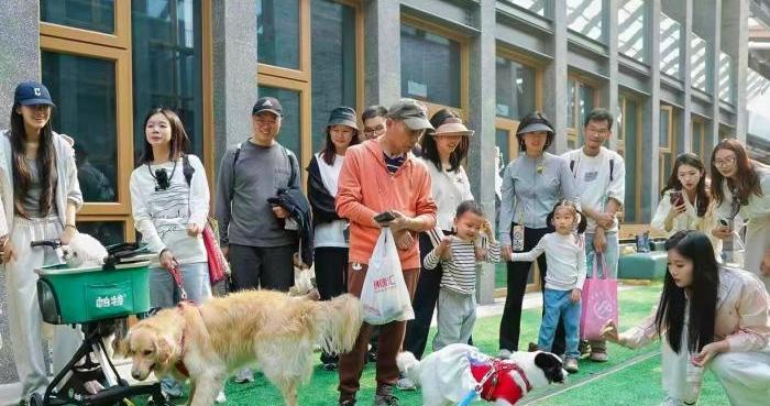 杭州首个宠物友好园区开园 打造全场景宠物消费生态