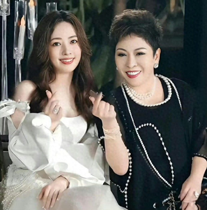 郭碧婷回应被传一人赚钱养全家:婆婆会给很多钱