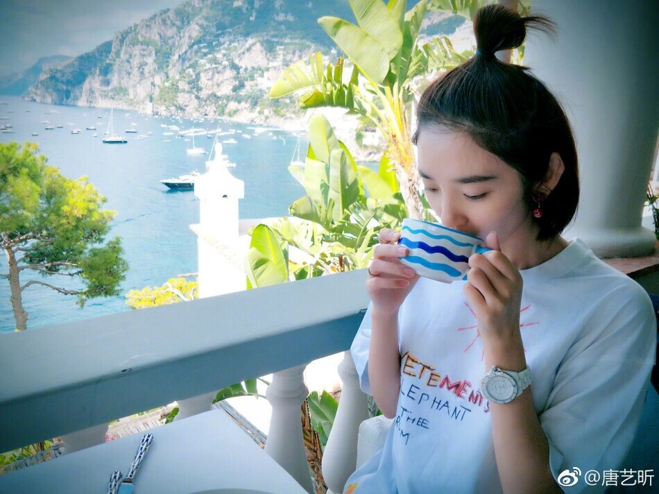 唐艺昕晒男友视角素颜照无名指戒指抢镜——中国青年网