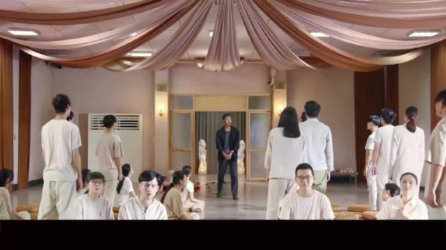 枪枪爆头，专杀脑残！这片儿咋过审的？