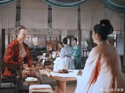 赵丽颖饰演明兰与嬷嬷惬意聊天