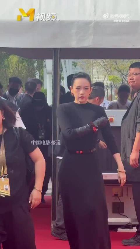 章子怡华表奖摔倒受伤，汪峰携新欢直播引热议