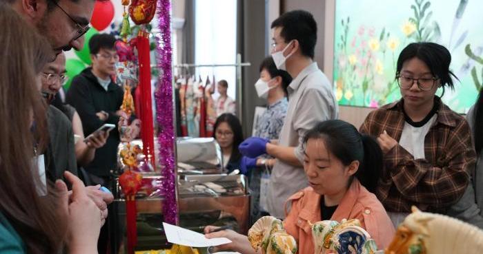 哈萨克斯坦阿斯塔纳：亚信秘书处举办春季慈善义卖活动