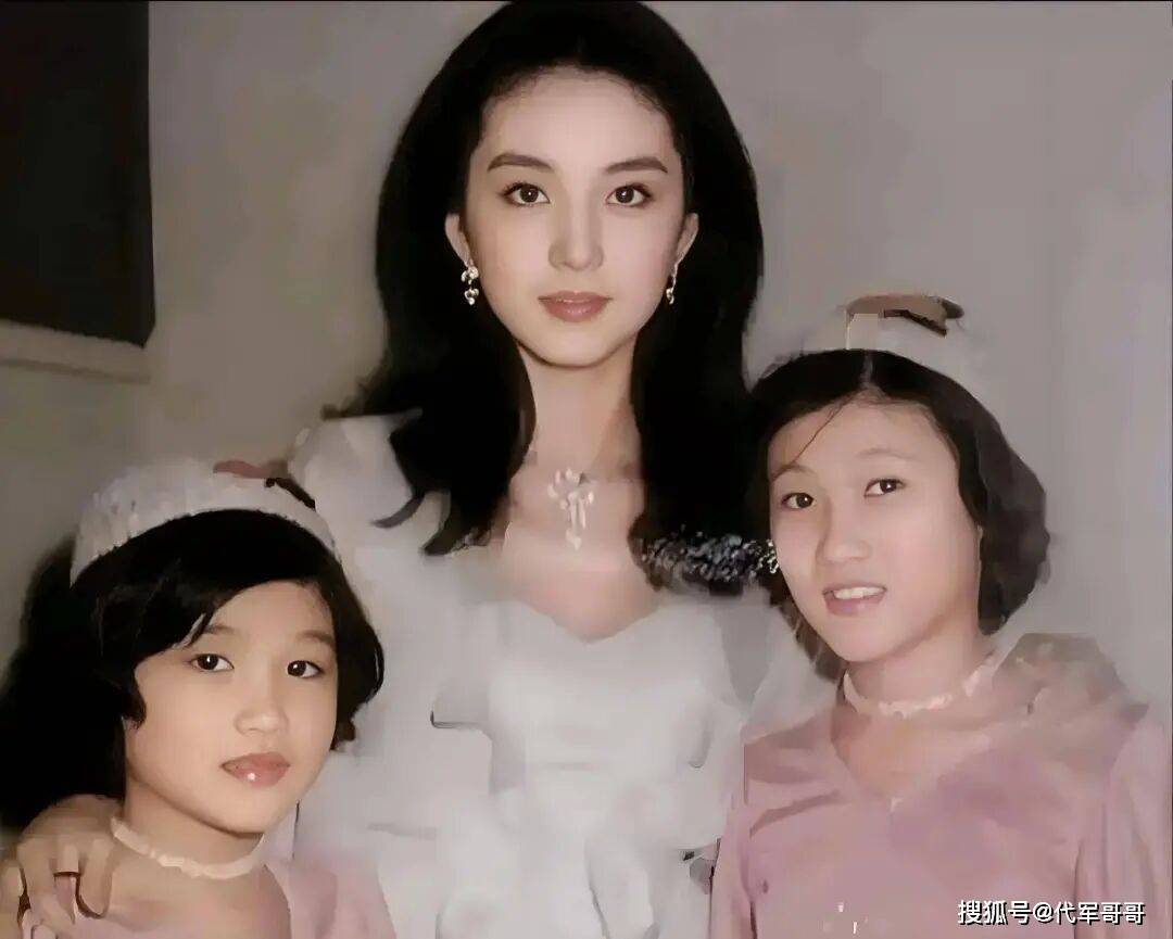 71岁林青霞近况曝光！31年前闪婚富商生下2个女儿，如今安享晚年生活
