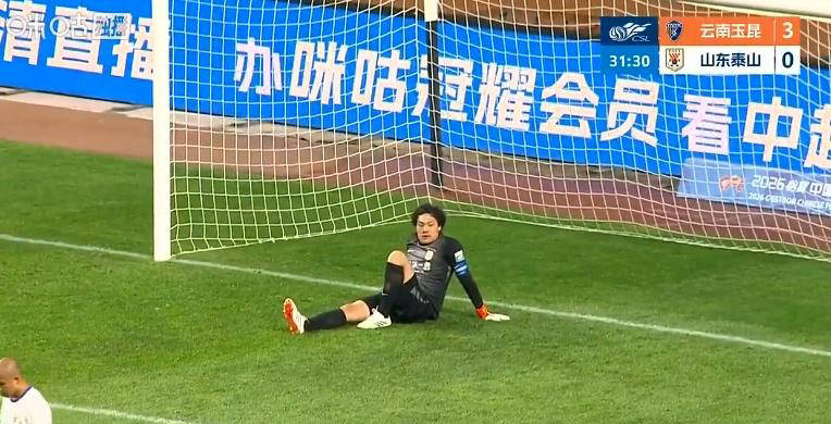 半场被玉昆打崩，山东泰山防线集体失灵，3-0惨遭碾压！