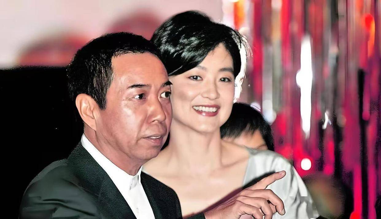 清明寄哀思！邢李㷧离世后，林青霞消失半年首度亮相，淡妆出镜气质温婉状态真好