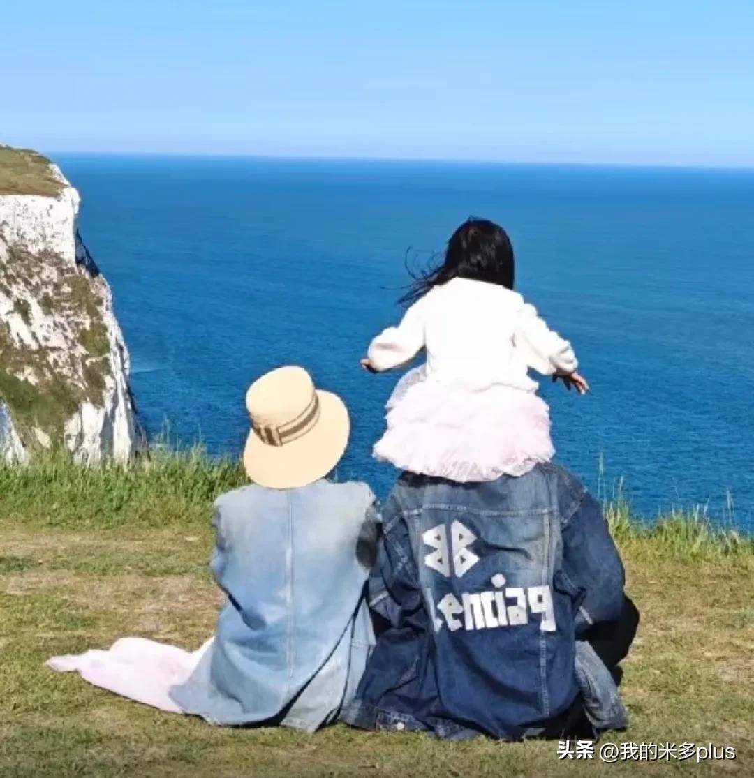 唐艺昕坐4小时火车游英国，5岁女儿长发到腰部，高鼻梁很像张若昀