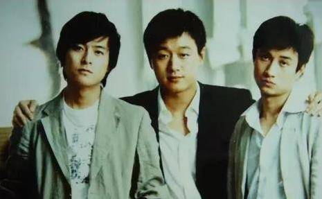 他曾拿两盒茶，找赵宝刚想演男一号，导演说：用你演卖给谁？