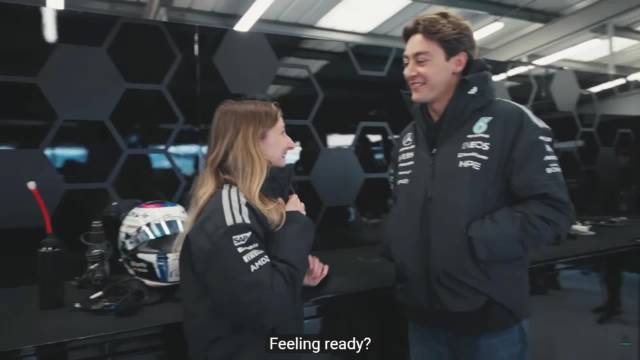 Pin妹驾驶梅赛德斯F1赛车，笑称与乔治拉塞尔很接近