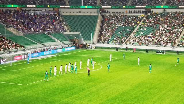 第二个丢球，东看台视角