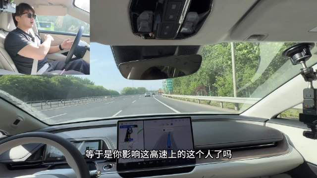 智驾车高速避障流畅，进出匝道效率获赞