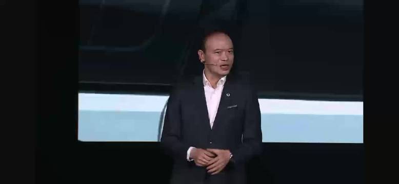 第二代腾势D9无缝隙侧滑门车身线条流畅定义豪华MPV新标准