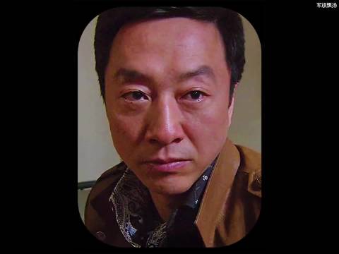 男子假借拍照偷拍我军布防图被当场抓获