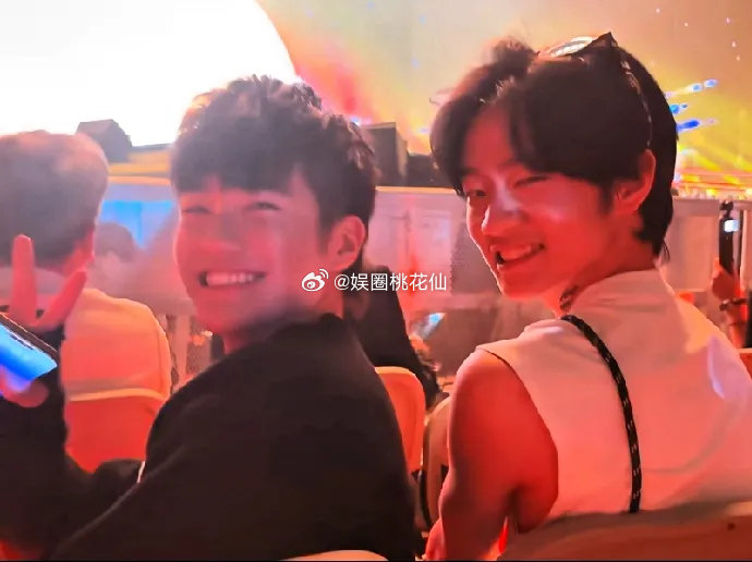 曹格对杨阳洋和Joe出现在自己演唱会上有什么反应？
