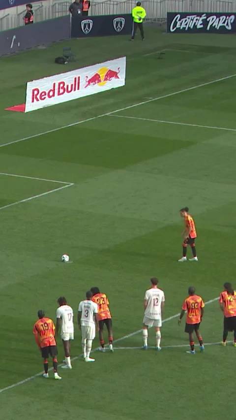 点球先生·厄泽尔！  本赛季法甲第12次零封，稳如磐石 里尔