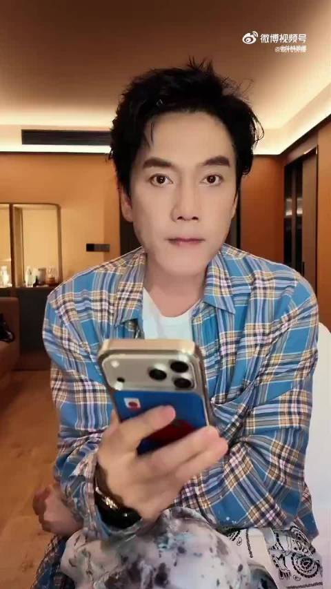 林依轮幽默回应撞脸赵又廷，自曝保鲜靠美颜