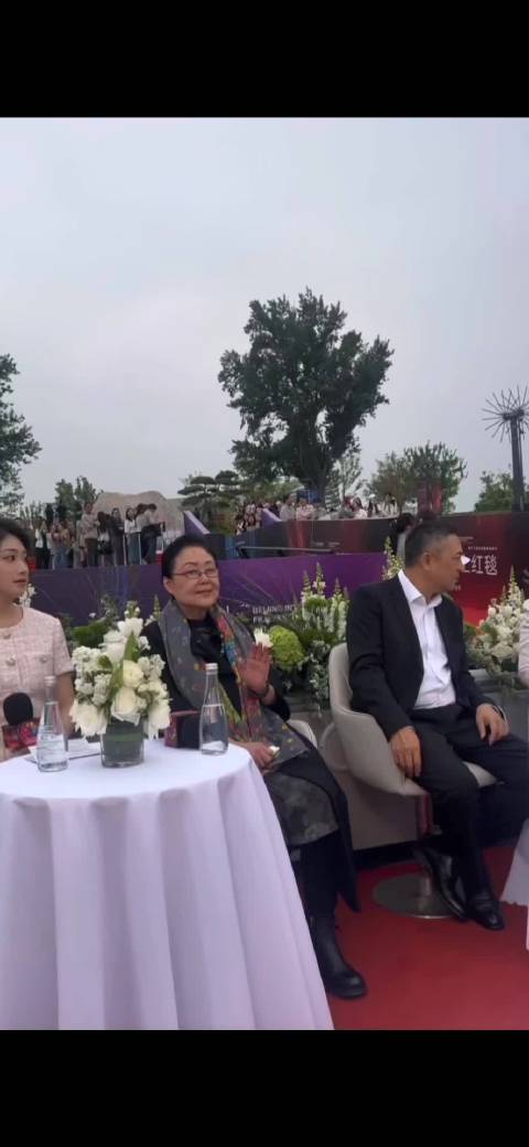 赵雅芝、斯琴高娃、张嘉译老戏骨同框，多少人的青春回忆？