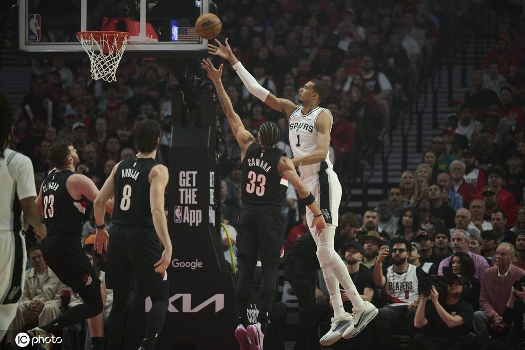 文班亚马27+11福克斯28+6+7马刺战胜开拓者总分3-1