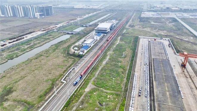 首次“海铁联运”！吉利汽车临海基地“家门口”出海