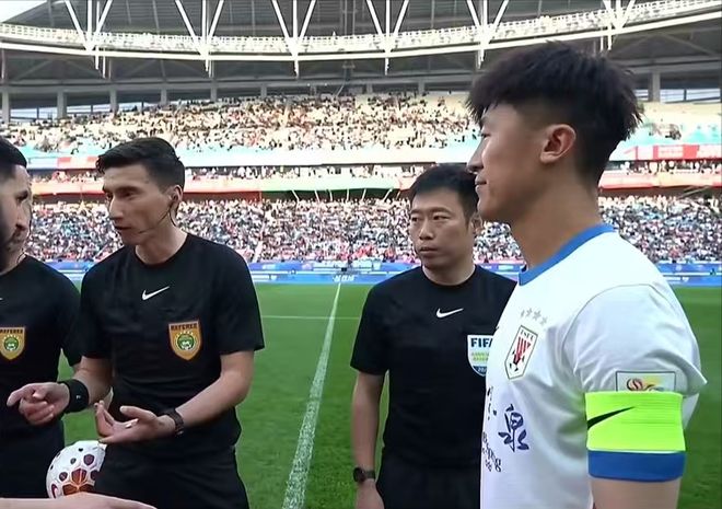 0-1！刘洋被打爆！开场就丢球，泰山VS海牛：宋文杰进球反杀旧主
