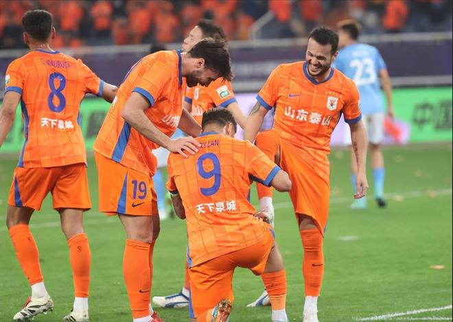 4比0！山东泰山狂胜深圳新鹏城，高准翼最新伤情，崔康熙表扬1人