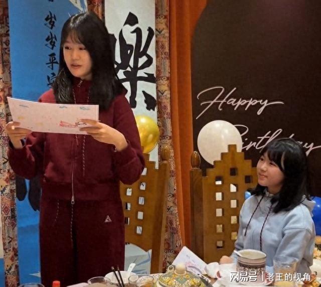 陆毅50岁庆生，与鲍蕾亲密合影，胡彦斌兄弟到场