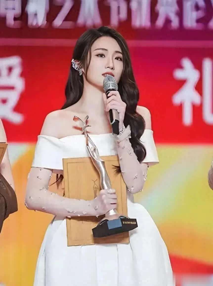 张凯丽女儿张可盈参加演综,曾提名金鹰奖最佳女配